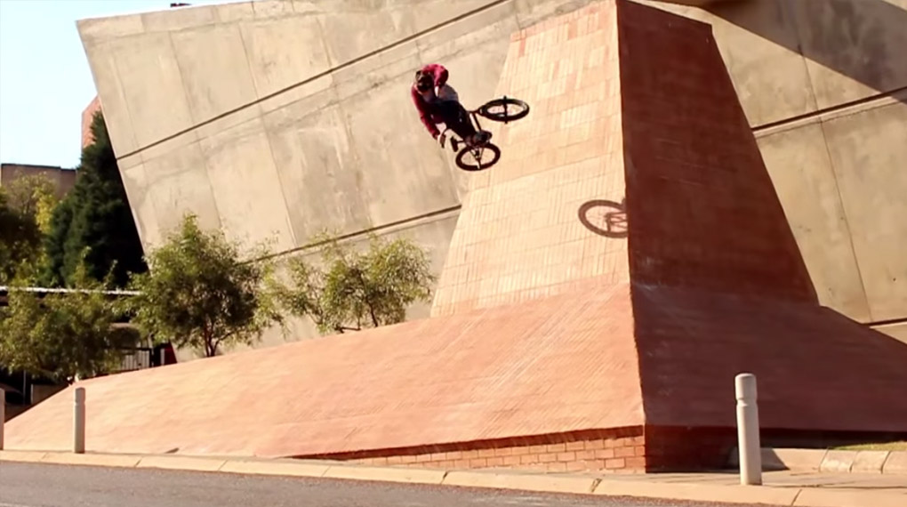Was geht eigentlich in Südafrika BMX-technisch so ab? Anscheinend eine ganze Menge, wenn man sich so das super gemachte Skabanga X Loot Mixtape anguckt.