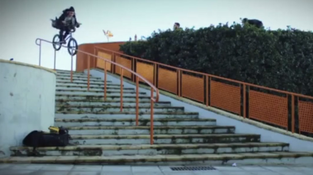 In diesem Teil des "Motivación 2"-Videos von Fernando Marmolejo geben sich Kilian Roth, Fabian Bader, Raphael Jeroma-Williams und Jerard Vandervalk die Ehre.