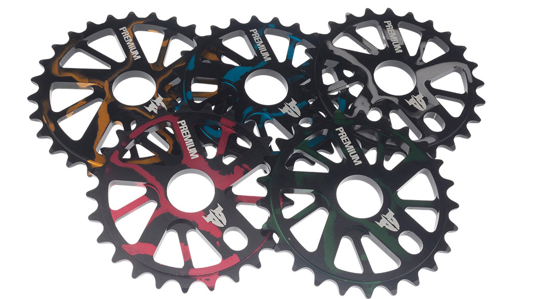 Von Premium gibt es diverse BMX-Produkte jetzt in der "Smoke"-Farbgebung, unter anderem das Gnarstar-Kettenblatt.