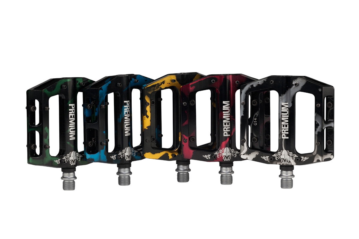 Von Premium gibt es diverse BMX-Produkte jetzt in der "Smoke"-Farbgebung, unter anderem die Slim-Pedale aus Aluminium.