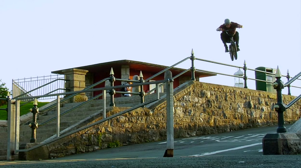 Um die Demolition "Rotator- und "Bulimia-Laufräder zu promoten, haut Rob Wise ein Video raus, das sich gewaschen hat.