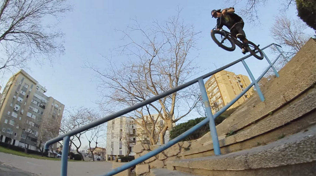 Anthony Perrin packt in diesem Promovideo für seinen Signaturerahmen von Federal Bikes ein paar amtliche Banger aus. Voll am Brennen, der Kollege!