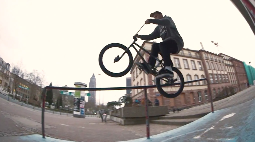 In dieser Folge des wethepeople #fourclipfridays geht es nach Frankfurt, wo Dima Prykhodko ein mehr als stabile Vorstellung zum Besten gibt.