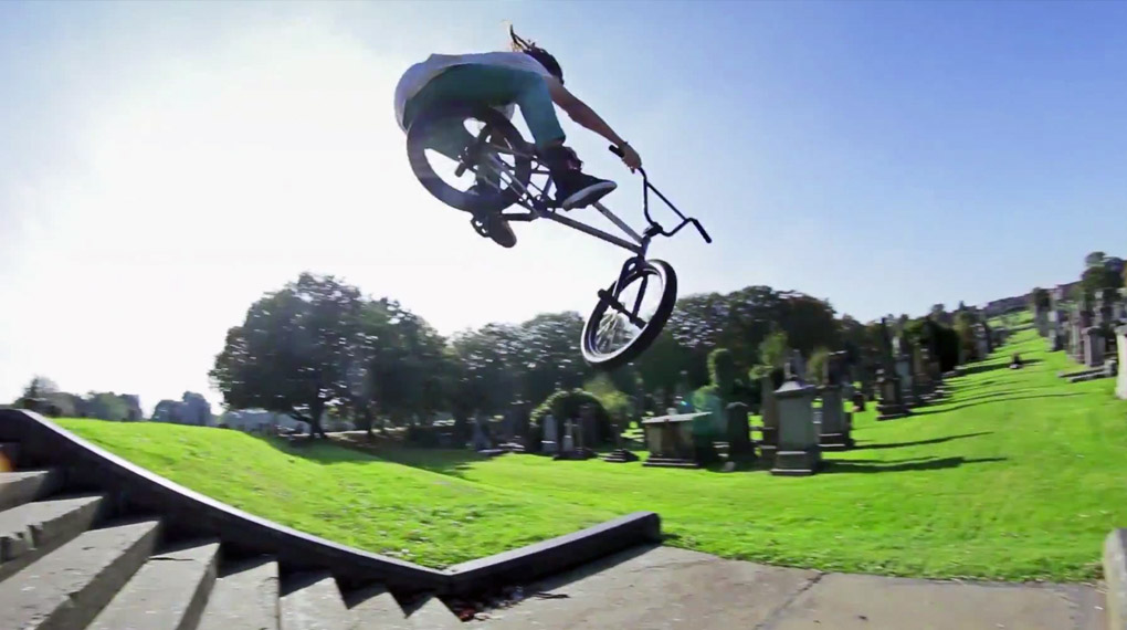 Harry Mills-Wakley zählt derzeit zu den talentiertesten Streetfahrern Großbritanniens. Für eine Extraportion Style und Technik bitte hier klicken.