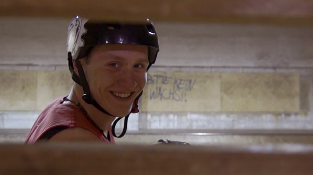 Julian Bachmann zerlegt den Osten – genauer gesagt das Leipziger Heizhaus, die Skatehalle Dresden, den Thuringia Funpark und die Skate Arena Sondershausen.