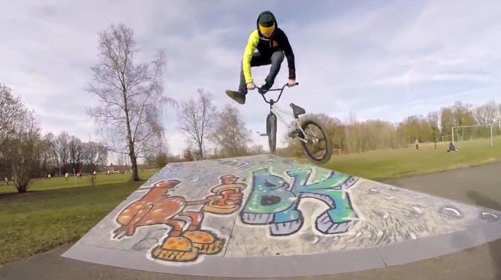 Maxi Haun hat seinem letzten Leservideo noch mal Fortschritte gemacht und beherrscht sein Trickrepertoire jetzt nahezu durch die Bank weg auf beide Seiten.