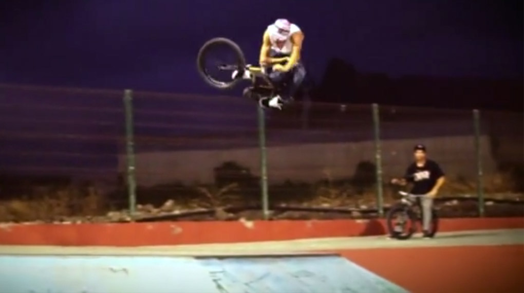 Javi Castilla und Josue de León haben für ihren Splitpart in Motivación 2 nicht nur zeitgemäße Grindkunst, sondern auch den guten alten Slider ausgepackt.