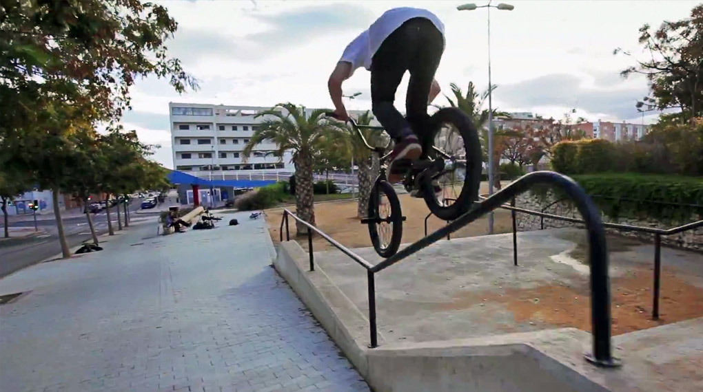 Sam Jones war mit seinen Éclat-Teamkollegen Harry Mills-Wakley und Jordan Godwin in Spanien und hat dort jeden Spot zerlegt, der sich ihm in den Weg stellte.