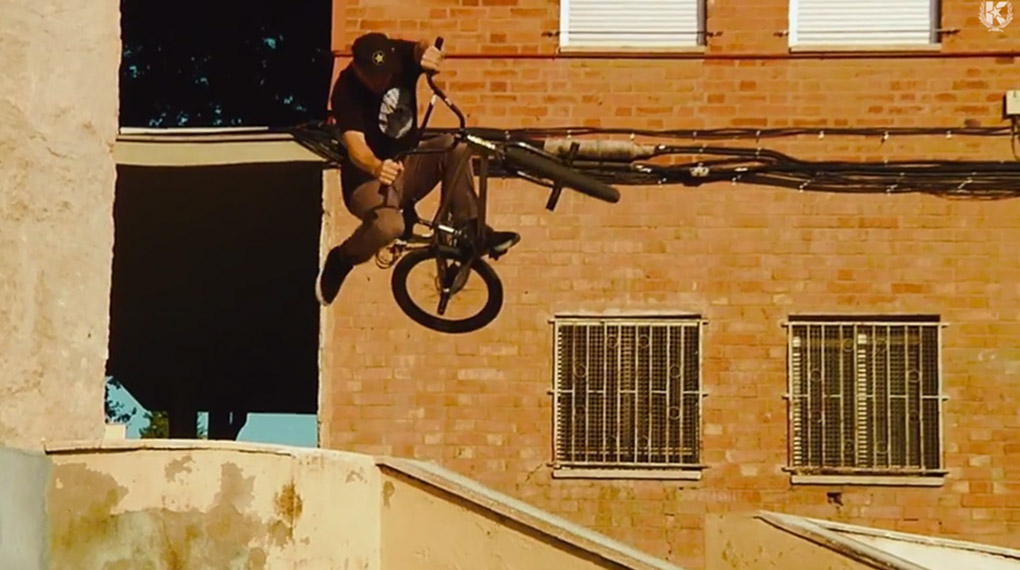 Um ein wenig die Werbetrommel für seine SXTN-Signatureline von Kink Bike Co. zu rühren, hat Sean Sexton Spots in halb Europa und den USA glatt rasiert.