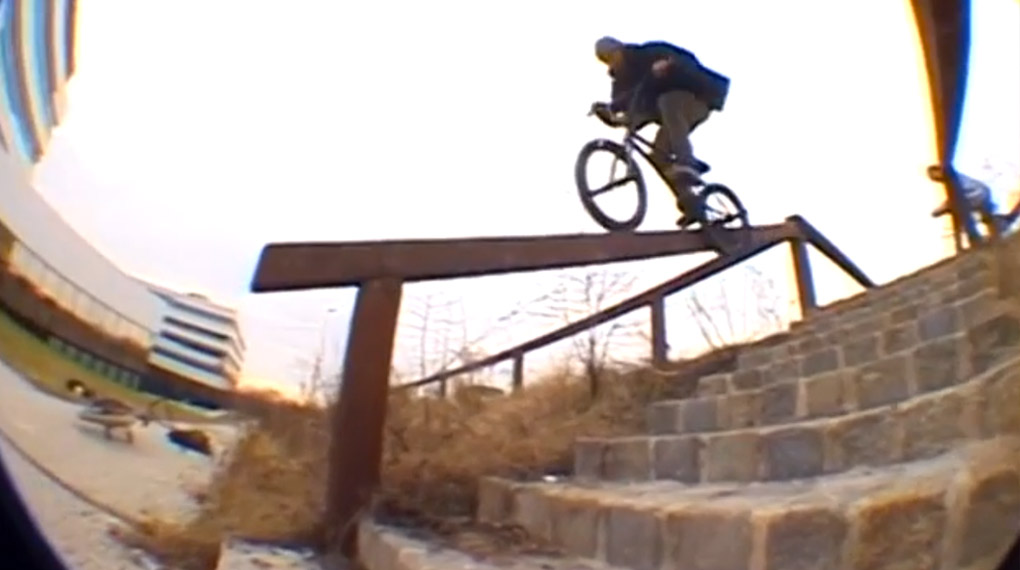 Wiens Handrails haben einen neuen Erzfeind: Alex Posch. Der hat für dieses Video nämlich binnen drei Wochen fast alle Handläufe seiner Heimatstadt abgehakt.