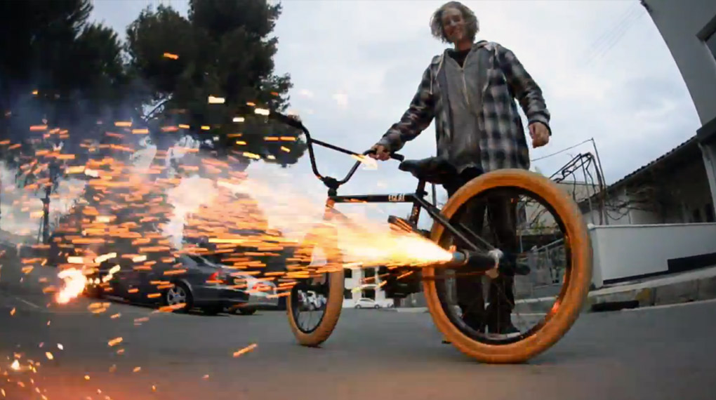 Der Dig-Fotograf hat während des Éclat-Trips nach Zypern ein unterhaltsames Behind-the-scenes von Bruno Hoffmann, Alex Kennedy und Kilian Roth gefilmt.