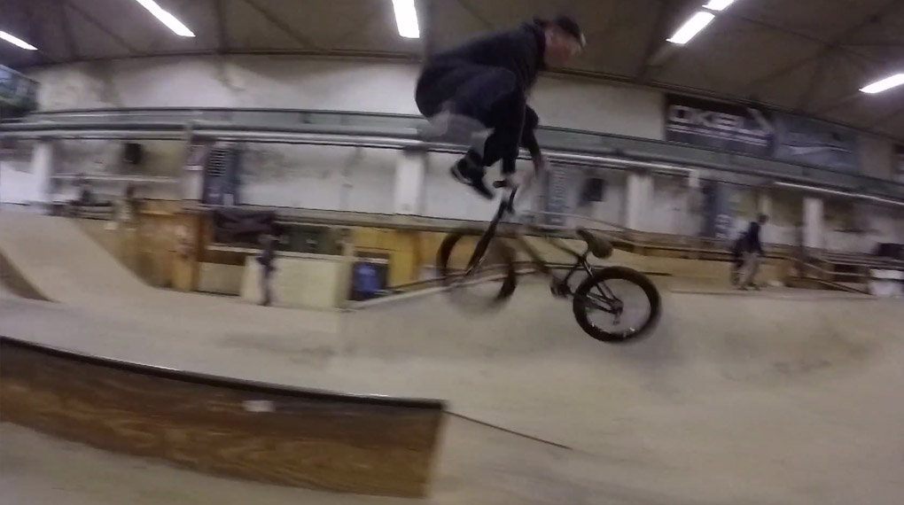 Ferdi Bensch wird von seinem lokalen Skateshop mit Nike-Stuff unterstützt. Als Dank hat er 9 Clips + 1 sicken Banger in der Kesselschmiede Kassel gefilmt.