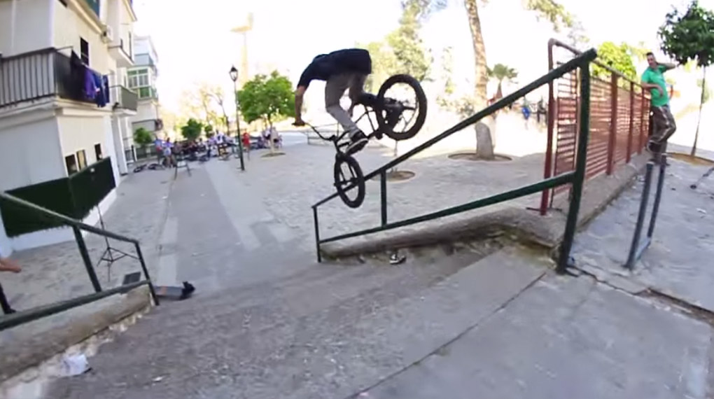 Fernando Laczko zeigt in diesem Edit für DUB BMX, wie die fachgerechte Anwendung von Grindstangen heutzutage auszusehen hat.