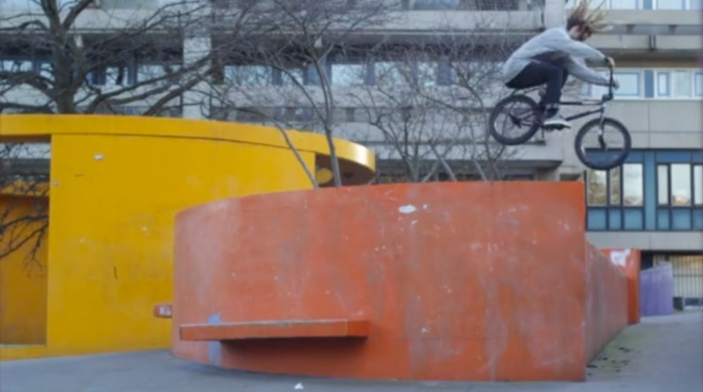 Joris Coulomb, Diego "Mono" Navarro und Nico Badet haben drei Tage lang auf den Straßen von Paris ihr Unwesen getrieben. Das Ergebnis ist beeindruckend.