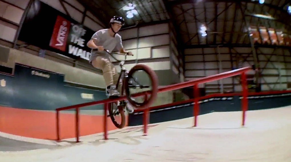 Der kanadische wethepeople-Fahrer Justin Hughes hat jede Menge Radkontrolle, kein Wunder also, dass er nun auch zum Crankarm-to-Hard-180-Club gehört.