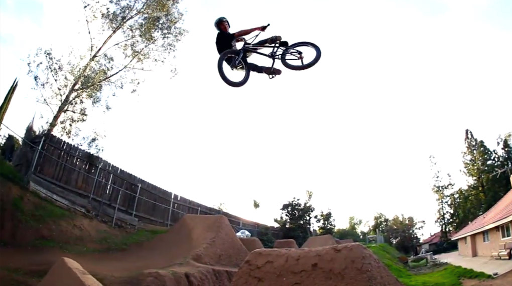 Larry Edgar wütet in diesem Video für SE Bikes wie ein Derwisch durch die Park- und Trailslandschaften von Südkalifornien. Hat der Typ den Boost, or what?!