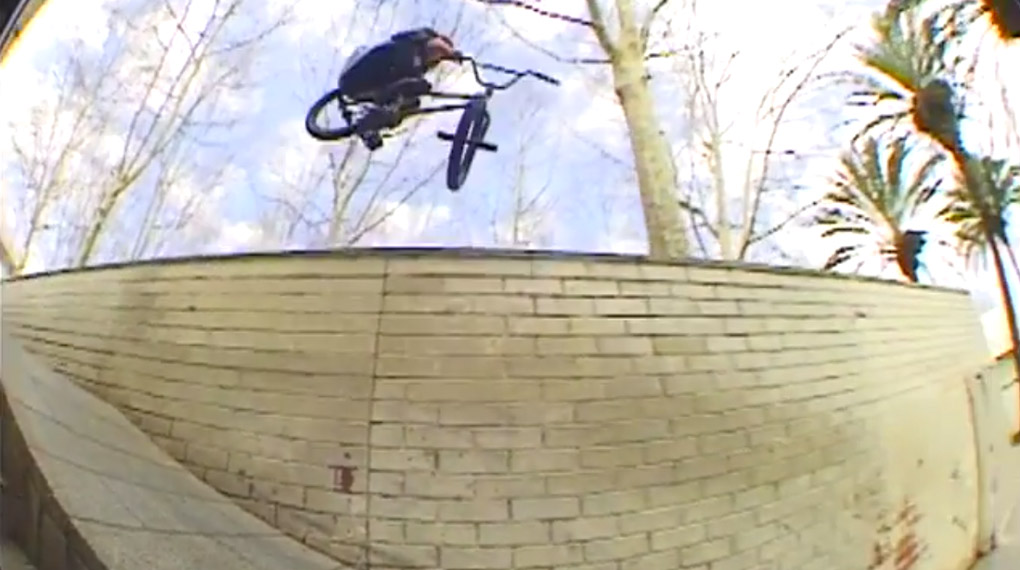 Der Argentinier Matis Lasgoity gibt sich für diesen Vans-Edit auf den Straßen seiner Wahlheimat Barcelona das volle Programm.