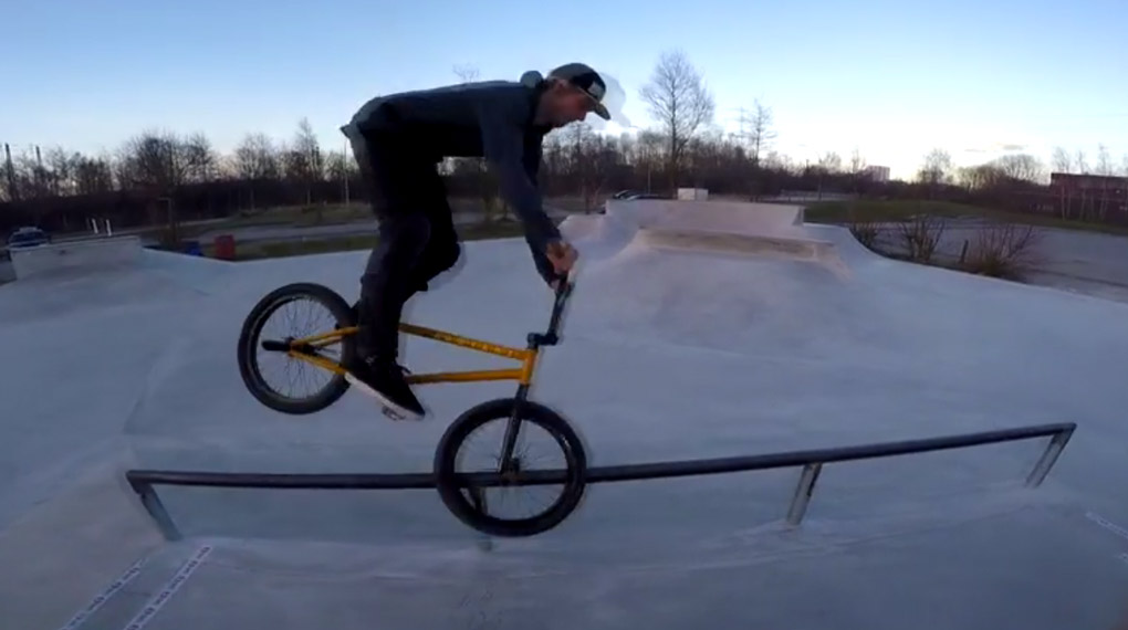 Max Bergmann hat für dieses Video fleißig Autobahnkilometer abgerissen. Hier gibt es seine Clipausbeute aus Hamburg, Halberstadt, Aurich, Hannover etc.