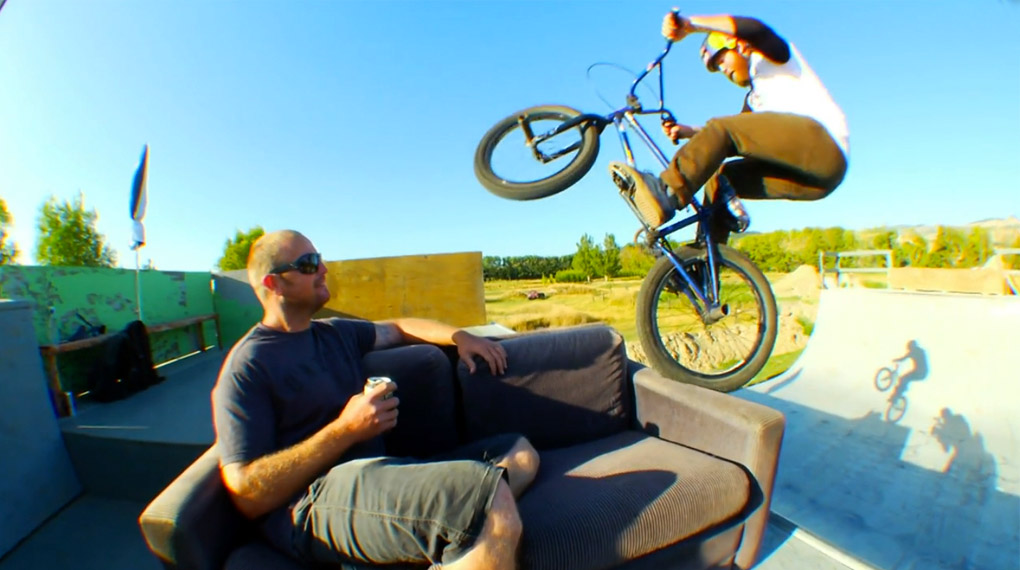 Mit Mike "Hucker" Clark, Kris Fox, Corey Bohan, Anthony Napolitan und Jaden Leeming durch Neuseeland – Willkommen auf dem Red Bull 