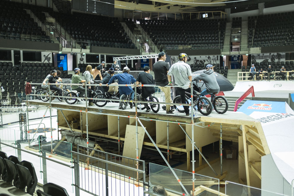 Nenne alle Pros in diesem Fotos und gewinne ein Traumwochenende in FFM mit Merlin und Herbert