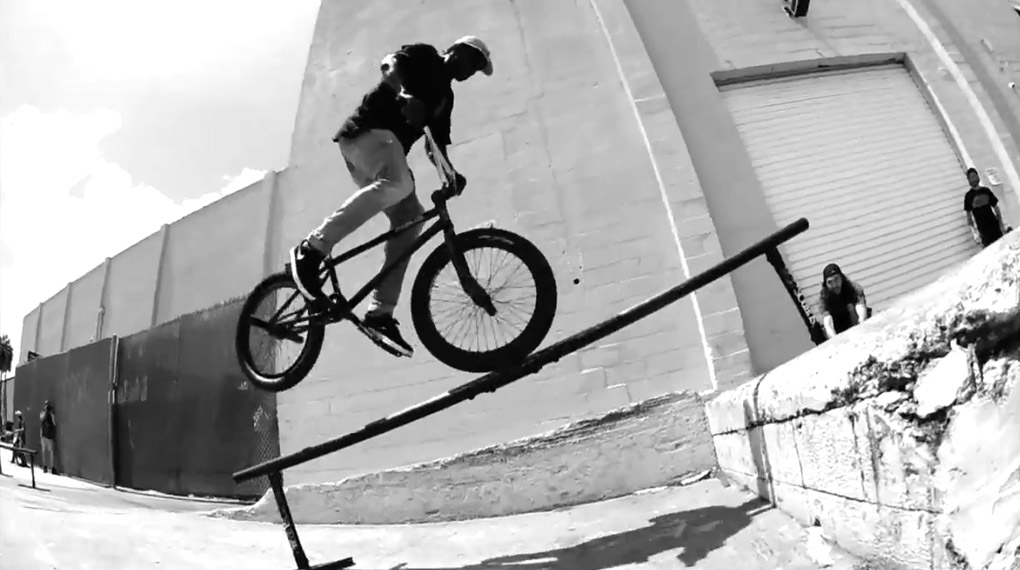 Knapp 70 Grindfreunde trafen sich in Orlando zum ersten Subrosa Street Rail Jam aller Zeiten. Die besten Tricks des Tages gibt es in diesem Video zu sehen.