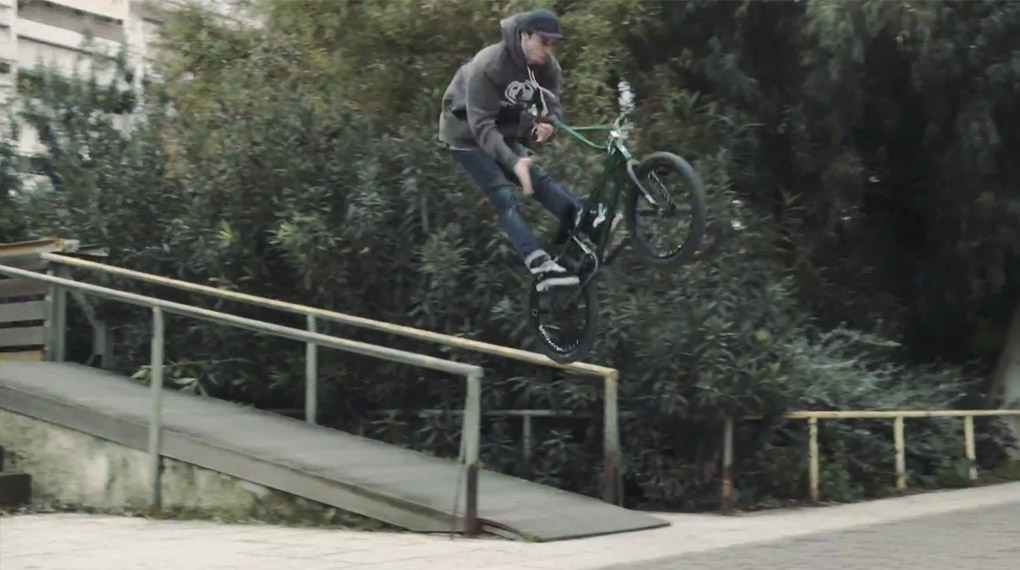 Bei wethepeople hat man Mike Curley, Ed Zunda, Pete Sawyer und Jordan Waters einen Trip nach Athen spendiert. Hier gibt es das Video von ihrem Aufenthalt.