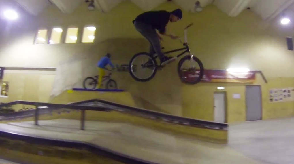 Phillip Schmidt hat uns dieses Video aus dem Heizhaus-Indoorpark in Leipzig-Grünau geschickt, dessen Einrichtung er durchaus zu bedienen weiß.