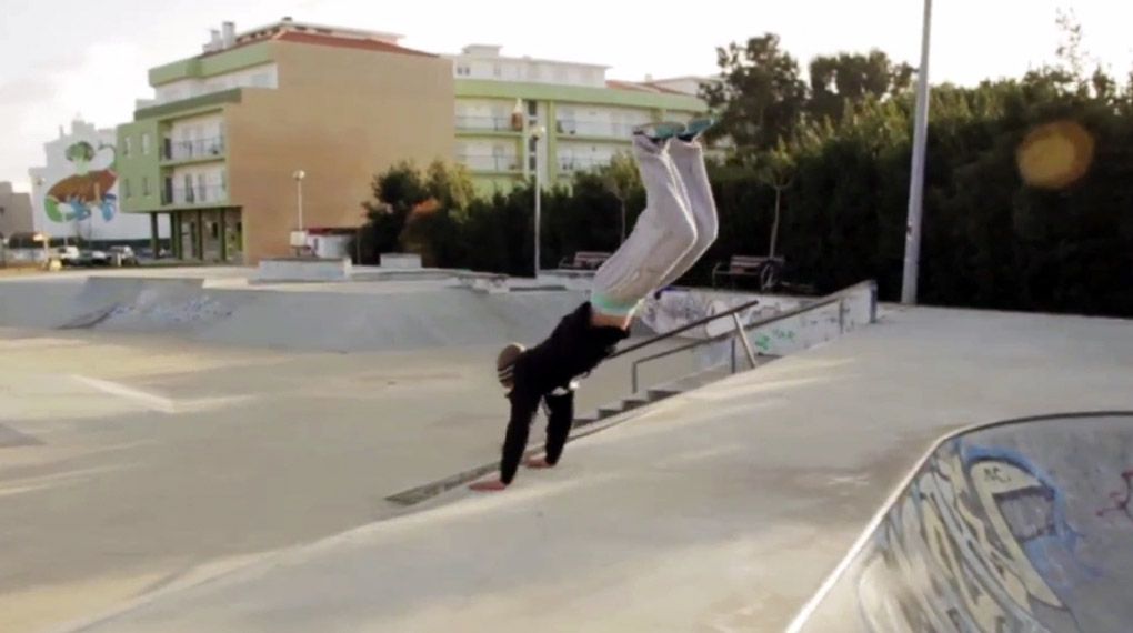 Benedikt Bagger und Cris Santos haben sich zusammengetan, um ein BMX- und Parkourvideo zu filmen. Hier ist das Ergebnis dieser Actionsportkooperation.