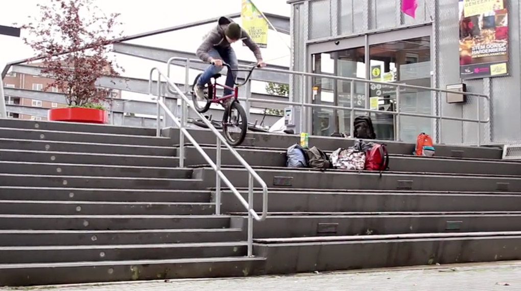 Dann van Wezel zerlegt jedes Rail, das sich ihm in den Weg stellt. In diesem Video tut er das für Stress BMX. Krasse Vorstellung!