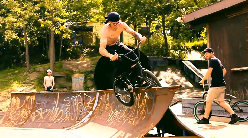 Derek Nelson betreibt mit dem HCS Skatepark im US-Bundesstaat eine DIY-Spielwiese, die weltweit ihresgleichen sucht. Mehr dazu in diesem Videointerview.