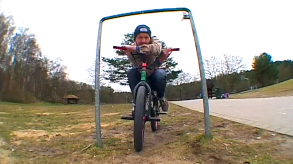 Martin Krüger, Niklas Wille, Adrian Kölz und Tim Güntner von Gangbang Bikes stehen dem unvergleichlichen xmx für ein "First"-Interview Rede und Antwort.