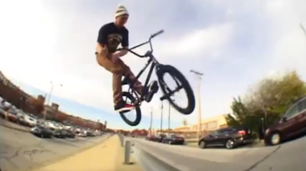 Mit diesem Video für das Dig Magazine nimmt Matt Ray eine weitere Etappe auf seinem Weg zur Weltherrschaft. Wie unfassbar gut ist der Typ bitte?!