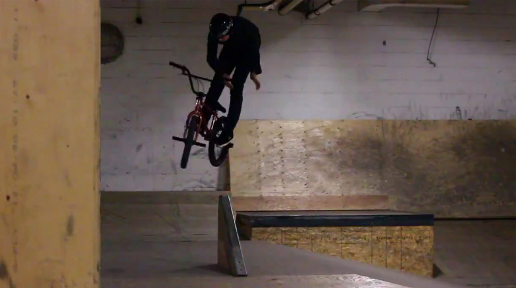 Flip to Grind und Oppo 360 Whip?! Spencer Ryan zerlegt in seinem Welcome-Edit für Radio Bikes den berühmt-berüchtigten Joyride 150 Bike Park in Toronto.