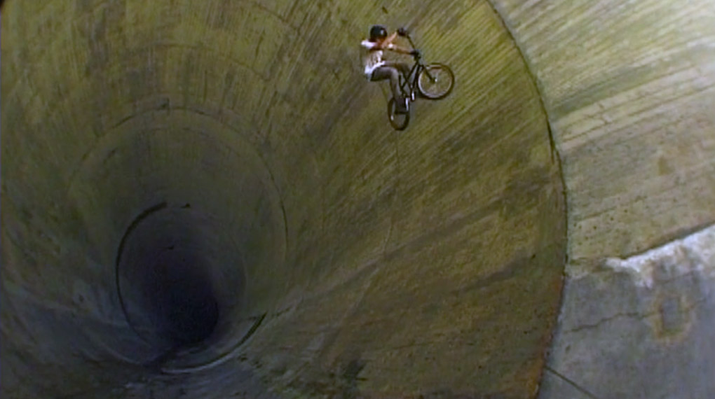 Gregor Podlesny hat eine der wahrscheinlich besten und größten Fullpipes in ganz Europa ausfindig gemacht. Hier ist das Video von einer epischen Session.