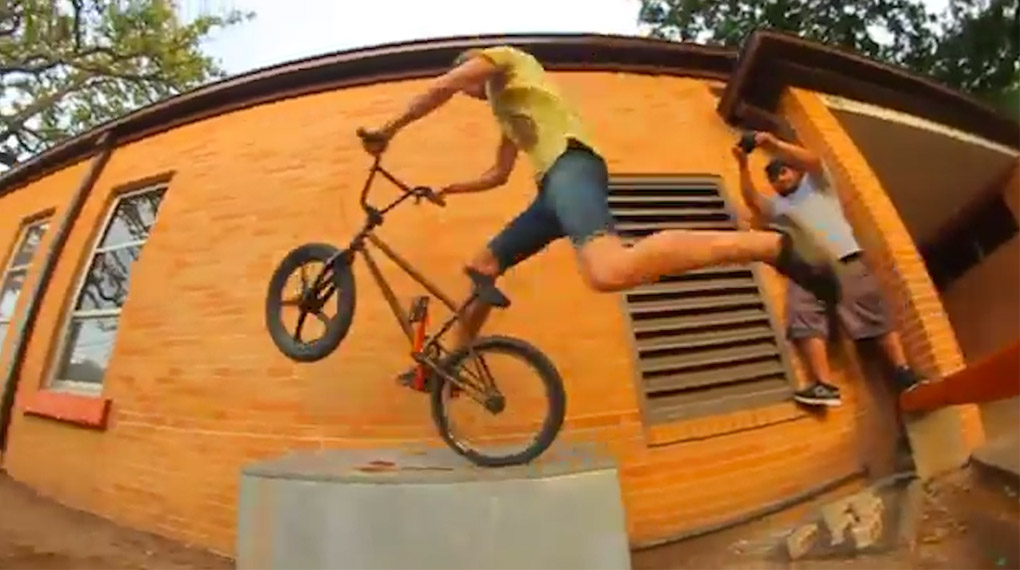 Clint Zabodyn aka The Mag Wheel Guy ist einer der kreativsten BMX-Fahrer in Austin. In diesem Video kannst du dich selbst davon überzeugen, warum das so ist.