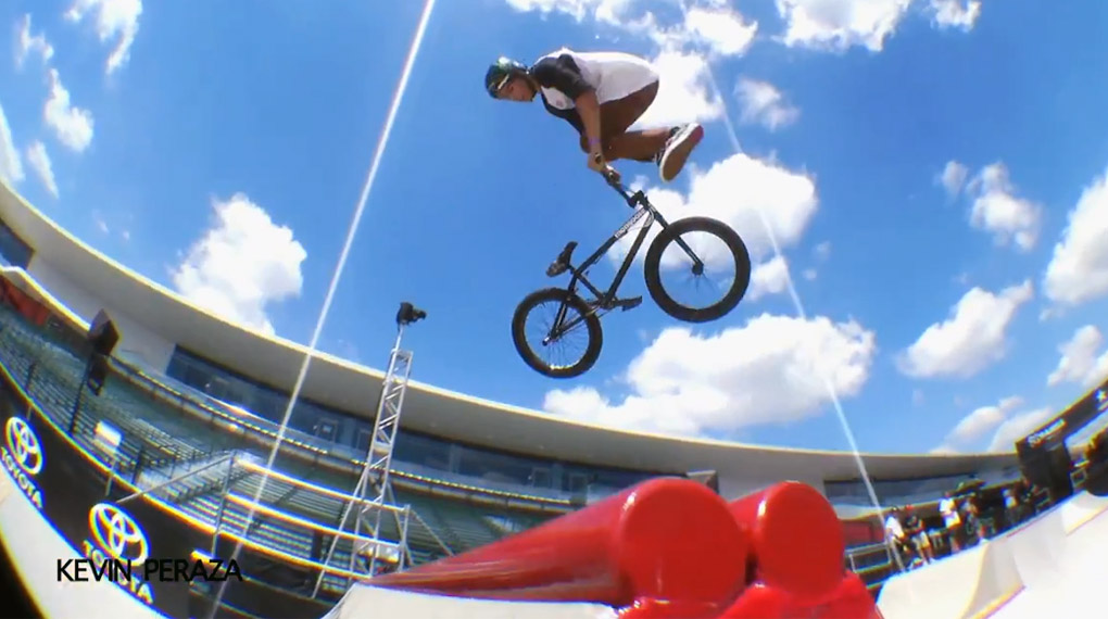 Hier sind ein paar Impressionen vom BMX-Park-Training bei den X Games 2015 in Austin mit dem Titelverteidiger Chase Hawk und einigen anderen Auserwählten.