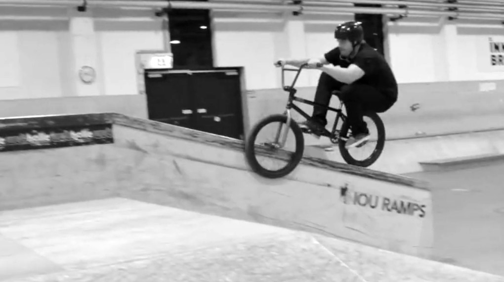 Hier sind ein paar verloren geglaubte Clips von dem Weltenbummler Fabian Stobbe aus der WUB-Halle in Innsbruck (Österreich).