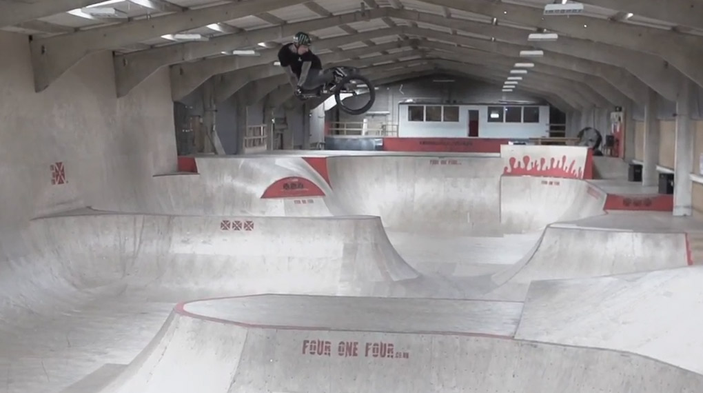 Man merkt diesem Video nicht im Geringsten an, dass dies die erste Session von Harry Main nach einer zwölfwöchigen Verletzungspause war.