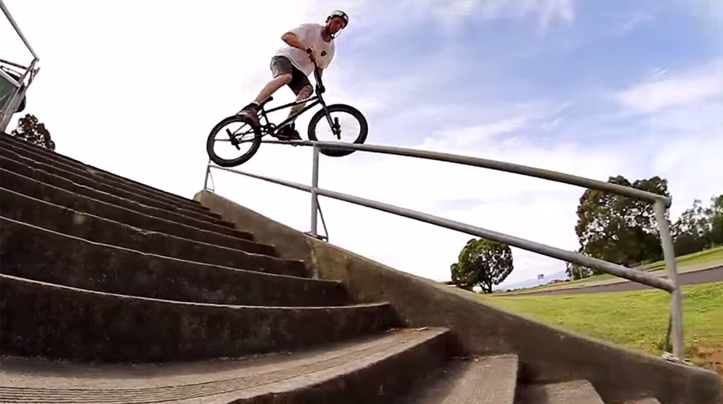 Wenn Bastian Schweinsteiger ein Fußballgott ist, dann ist Jack Kelly auf dem besten Weg, ein Handrailgott zu werden. Hier gibt