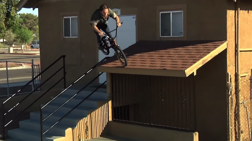 Um ein wenig die Werbetrommel für seine Signatureline von Mutiny zu rühren, hat der Honigliebhaber Jeff Wescott Spots in Arizona und Puerto Rico zerlegt.