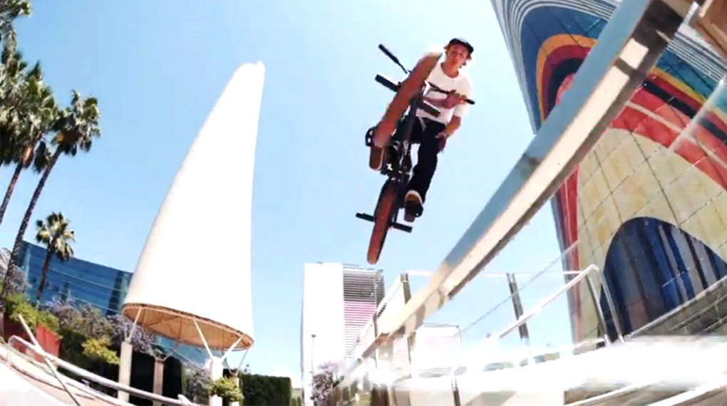 Traumtrip mit bitterem Ende: Hier findest du das Red Bull Three Day Pass Video aus Sevilla mit Kilian Roth, Anthony Perrin und Diogo Santos.