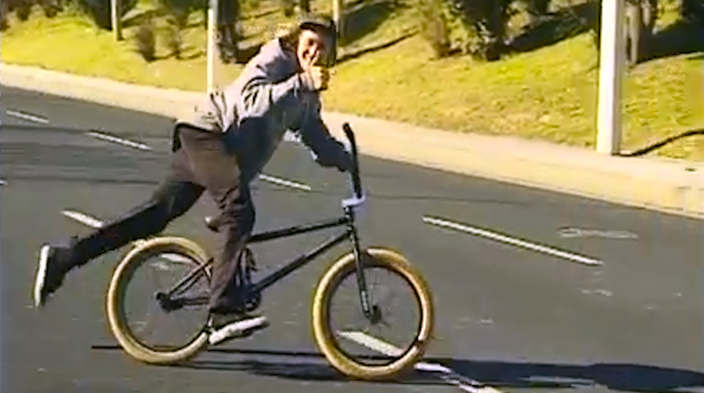 Von der Globetrotter-Wohnmobiltour durch Südeuropa sind doch tatsächlich noch ein paar Clips mit Kilian Roth in der Hauptrolle übrig geblieben. Fuego!