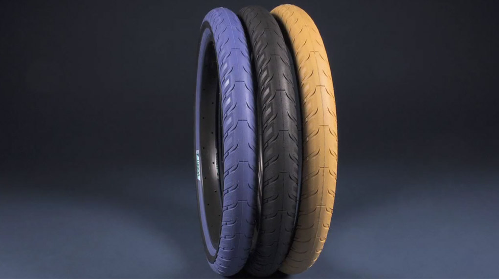 Der Merritt Option Tire hat verstärkte Seitenwände mit geringem Reibungswiderstand. Brandon Begin, Tony Hamlin und Justin Care haben die Dinger getestet.