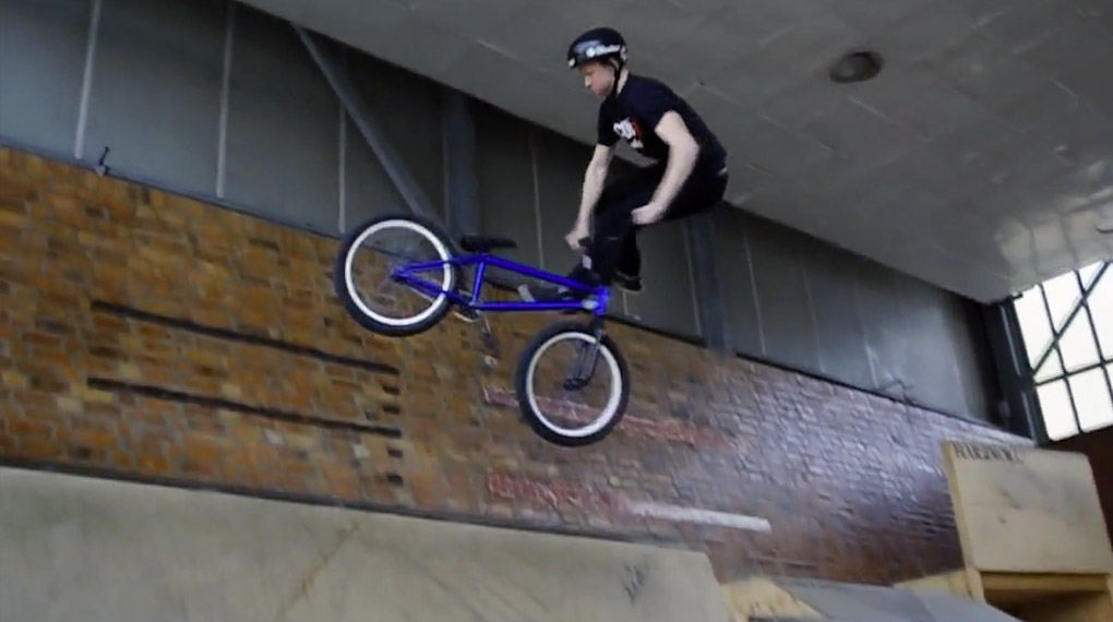 Der 16jährige Philip Melzer wird ab sofort von Cube Energy unterstützt und hat als Dank diesen Welcome-Edit in der Harzroll-Halle in Halberstadt gefilmt.