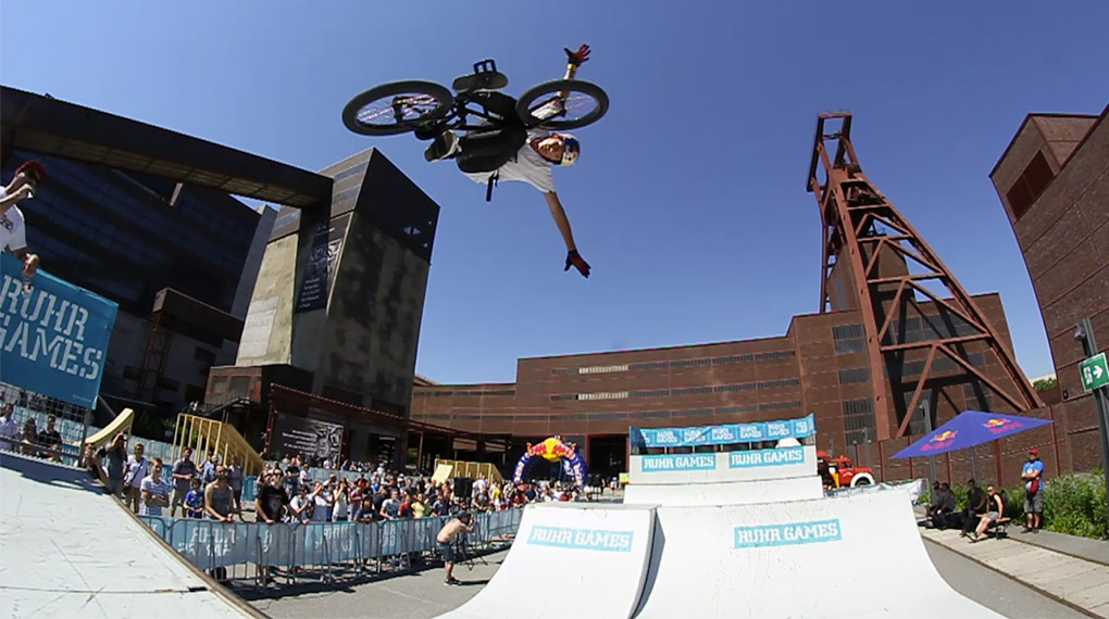 Bei bestem Sommerwetter fand während der Ruhrgames 2015 ein BMX-Minirampencontest auf dem Gelände des Zollverein Essens statt. Mehr dazu in unserem Video.