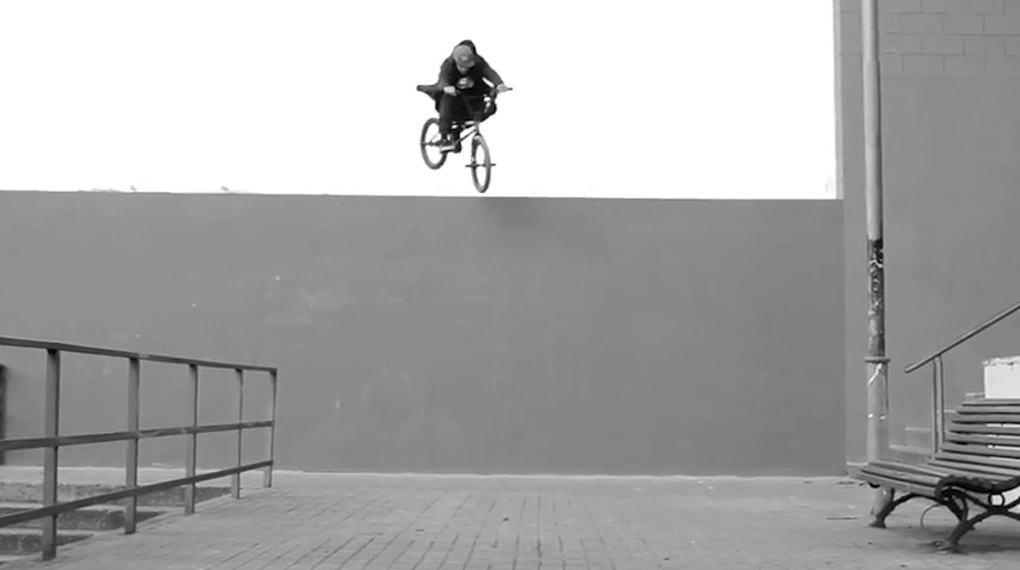 Simone Barraco hat die seltene Gabe, selbst dort einen großartigen Trick unter seiner Kappe hervorzuzaubern, wo andere noch nicht mal einen Spot sehen.