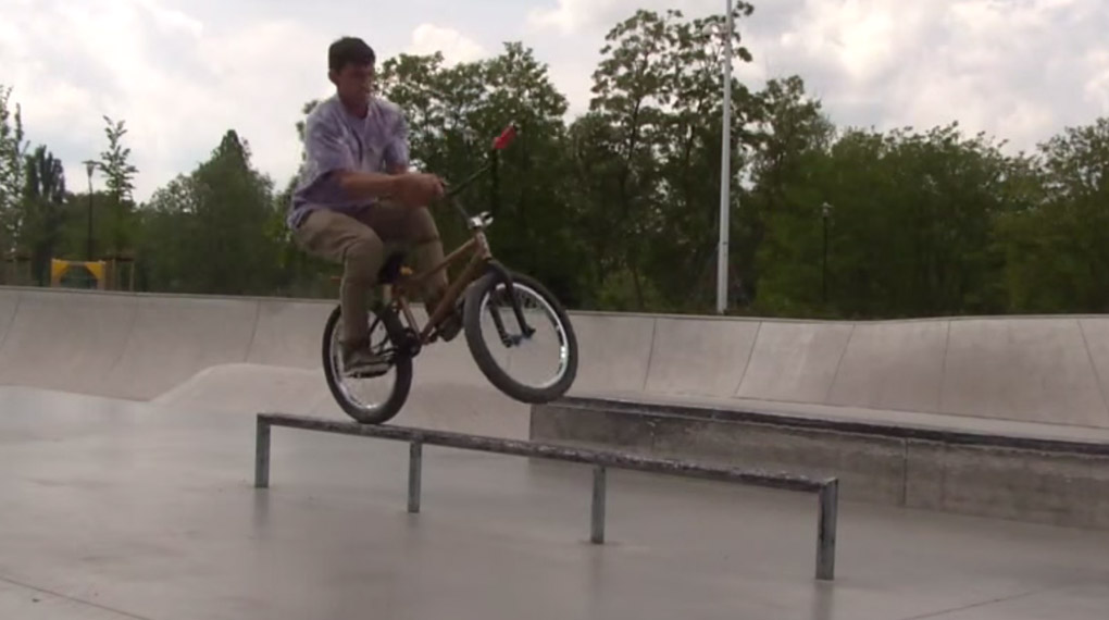 So sieht Radkontrolle aus: Tytus Kuliński hat sich dabei gefilmt, wie er die Flatrails seiner Localparks mit unglaublichen Railmanualvariationen bearbeitet.