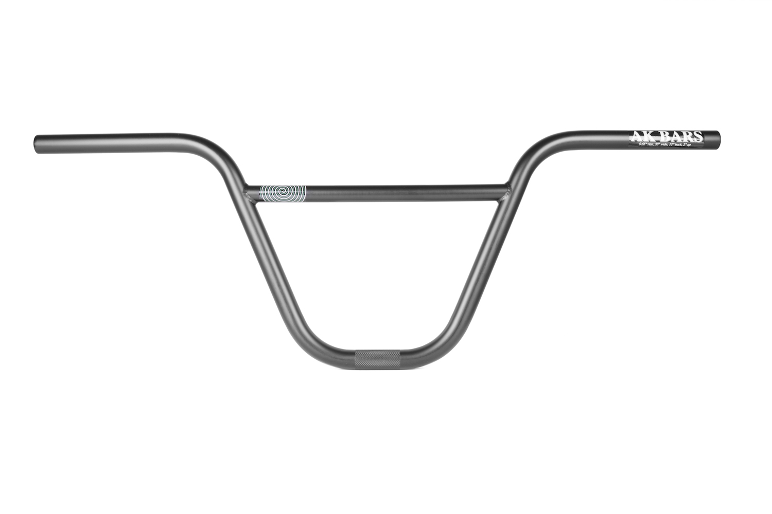 Endlich auch in Deutschland zu haben: der Signaturelenker von Alex Kennedy. Erhältlich in den Höhen 9,35'', 9,65'' oder 10''. Breite: 30'', Backsweep: 12°, Upsweep: 2°, Gewicht: 870 g (9,35''). Auch in chrom erhältlich.