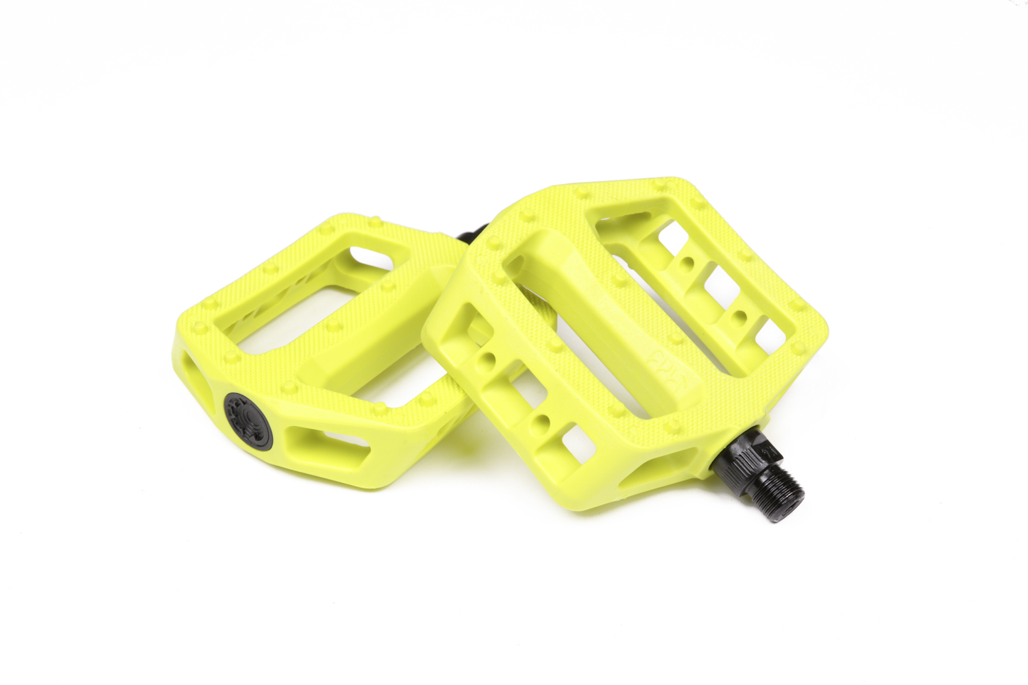 Wer es lieber ein wenig farbenfroher möchte, entscheidet sich für die neongelbe Variante und fühlt sich ein wenig wie Alex Kennedy.