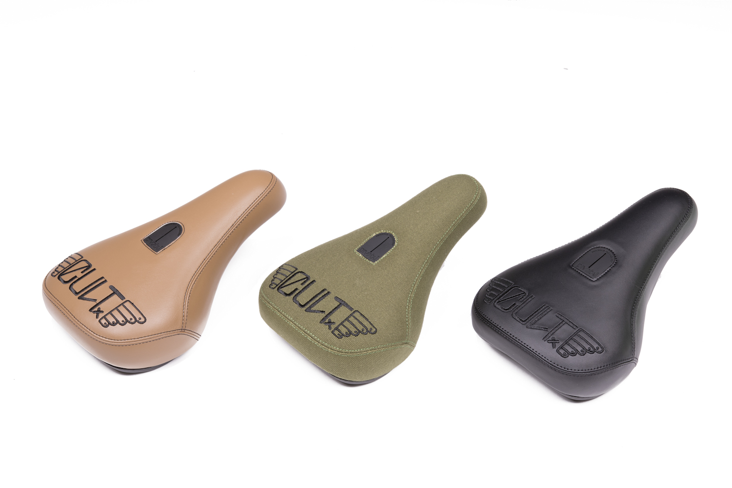 Dakota Roches Signaturesattel von Cult gibt es neben schwarz jetzt auch in braun und grün. Letztere Variante kommt übrigens mit einem Kevlarbezug daher, die anderen beiden in Kunstleder.